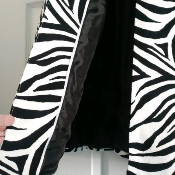 NWT - Julie Mitchell Urban Collection Zebra Print Jacket - Size 8 - Picture 3 of 9